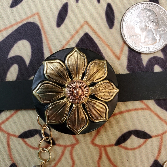 New Flower Power Concho Choker - Picture 7 of 11